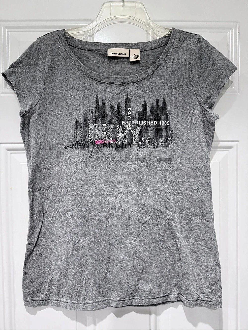 DKNY Jeans Graphic Short Sleeve Tee in Gray Size Medium